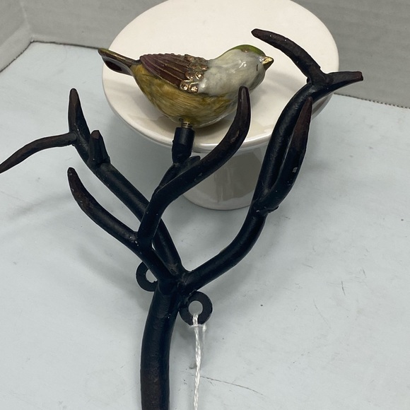 Beautiful Painted Metal Bird on vine - Picture 4 of 6